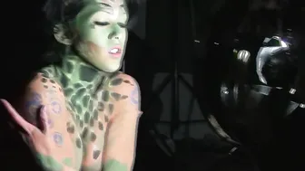 Roustan Body Paint & Asphyxia Alien Behind the scenes #8