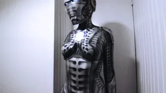 Biomechanical Iron Maiden Cosplay Bodypaint #4