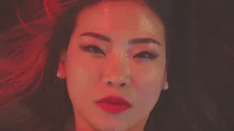 이 여자는 무료로 취해줍니다 Sexy Santa????drunk woman under red light