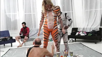 BODY PAINTING : TIGER #9