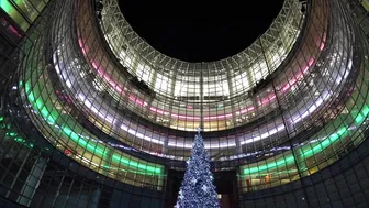 BLOOMBERG CHRISTMAS TREE DISPLAY #5