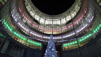 BLOOMBERG CHRISTMAS TREE DISPLAY #7