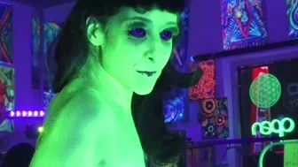 GREEN GLOW BODY PAINTING