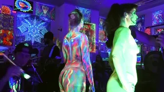 GREEN GLOW BODY PAINTING #10