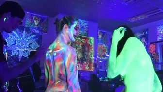 GREEN GLOW BODY PAINTING #7