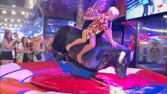 Mechanical bull riding ????toro mecánico 17 de Junio 2024 en Benidorm ????????