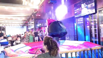 Our best mechanical bull riding ♥️♥️ toro mecánico día 14 de Junio 2024 en Benidorm #2