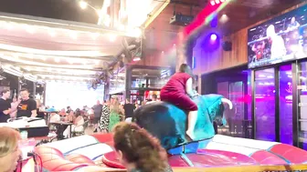 Our best mechanical bull riding ♥️♥️ toro mecánico día 14 de Junio 2024 en Benidorm #3