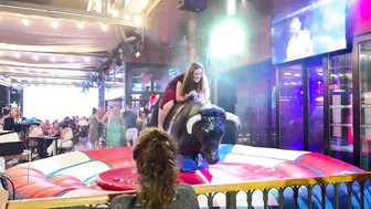 Our best mechanical bull riding ♥️♥️ toro mecánico día 14 de Junio 2024 en Benidorm #7