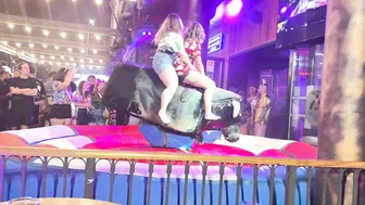 I love this beautiful mechanical bull riding ♥️♥️el toro mecánico excelente 16 de Junio 2024 #5