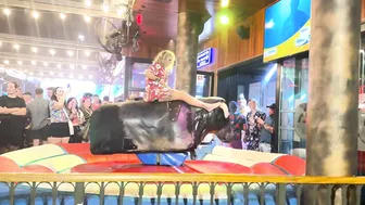 I love this beautiful mechanical bull riding ♥️♥️el toro mecánico excelente 16 de Junio 2024 #9