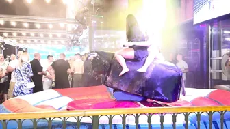 Night mechanical bull riding ♥️♥️ toro mecánico por la noche 16 de Junio 2024 en Benidorm España #2