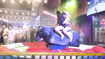 Night mechanical bull riding ♥️♥️ toro mecánico por la noche 16 de Junio 2024 en Benidorm España #4