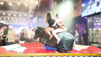 Night mechanical bull riding ♥️♥️ toro mecánico por la noche 16 de Junio 2024 en Benidorm España #5