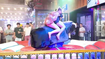 Night mechanical bull riding ♥️♥️ toro mecánico por la noche 16 de Junio 2024 en Benidorm España #7