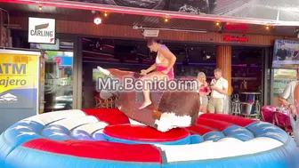 Toro mecánico muy bueno♥️♥️ must this mechanical bull riding June 21st 2024 in Benidorm #3