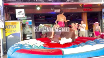 Toro mecánico muy bueno♥️♥️ must this mechanical bull riding June 21st 2024 in Benidorm #4