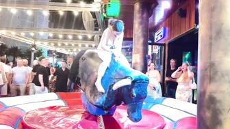 Mechanical bull riding ♥️♥️toro mechanical 10 de Junio 2024 en Benidorm ♥️♥️♥️♥️ #6