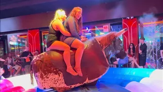 Mechanical bull riding ???????? toro mecánico 7 de Junio 2024 en Benidorm Spain ????????