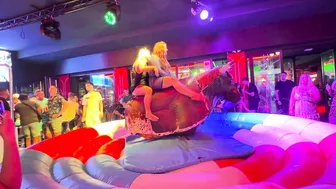 Mechanical bull riding ♥️♥️♥️♥️ toro mecánico 7 de Junio 2024 en Benidorm Spain ♥️♥️♥️♥️ #3