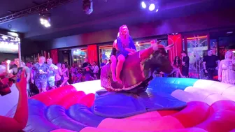 Mechanical bull riding ♥️♥️♥️♥️ toro mecánico 7 de Junio 2024 en Benidorm Spain ♥️♥️♥️♥️ #5