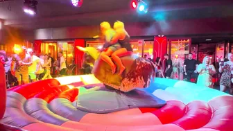 Mechanical bull riding ♥️♥️♥️♥️ toro mecánico 7 de Junio 2024 en Benidorm Spain ♥️♥️♥️♥️ #7