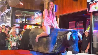 Latest mechanical bull riding ????nuevo toro mecánico día 15 de Junio 2024 en Benidorm