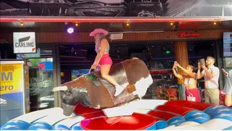 Mechanical bull riding ♥️♥️toro mecánico en el Champion bar 19 de Junio 2024 en Benidorm #1