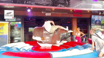 Mechanical bull riding ♥️♥️toro mecánico en el Champion bar 19 de Junio 2024 en Benidorm #10