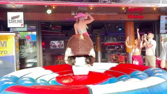 Mechanical bull riding ♥️♥️toro mecánico en el Champion bar 19 de Junio 2024 en Benidorm #2