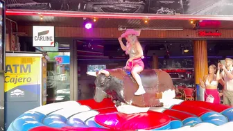 Mechanical bull riding ♥️♥️toro mecánico en el Champion bar 19 de Junio 2024 en Benidorm #3