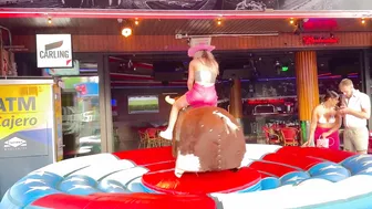 Mechanical bull riding ♥️♥️toro mecánico en el Champion bar 19 de Junio 2024 en Benidorm #5