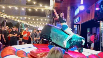 Mechanical bull riding 18th of June????me gusta este toro mecánico ????????