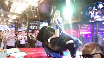 Mechanical bull riding ♥️♥️toro mecánico ♥️♥️best best bull riding June 3rd 2024 in Benidorm #5