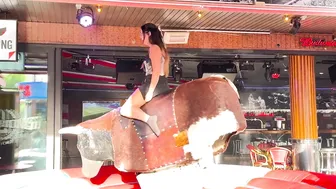 Lady mechanical bull riding 20th of June 2024 ♥️♥️ chica montando toro mecánico en Benidorm #7