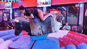 please you must watch this beautiful and exciting bull riding in Benidorm ♉ #9