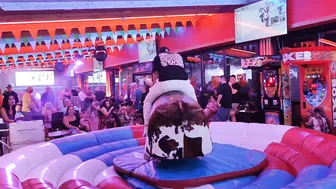 late night mechanical bull riding 18th October 2023♉/montar el toro por la noche ♥️♥️ #10