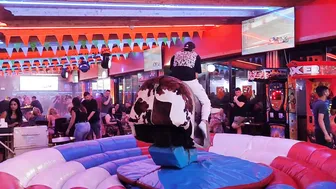 late night mechanical bull riding 18th October 2023♉/montar el toro por la noche ♥️♥️ #8