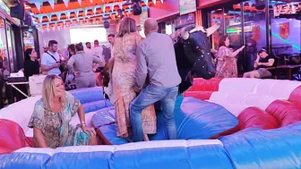 impossible mission to climb this mechanical bull in benidorm October 19th 2023♉ #3