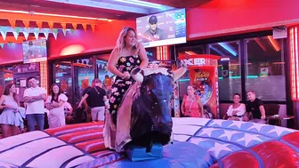 waoo waaoo waooo! bull riding in Benidorm ♉ #7