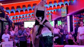 holidays girl ride bull in benidorm 05????bull riding in benidorm 05????