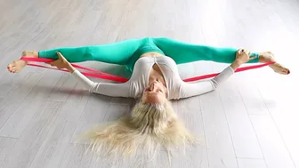 Yoga and Stretching Art — Splits Flow with Yoga Band