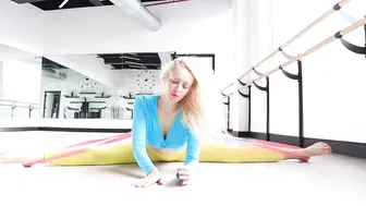 Stretching and Gymnastics — Splits Flow with Yoga Band #7