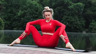 Splits in Central Park — Full Body Stretching #3