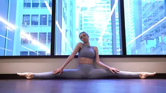 Yoga Flow — Splits and the City #2
