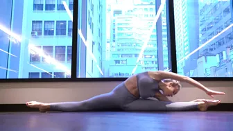 Yoga Flow — Splits and the City #6