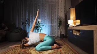 Yoga stretching with me in leggings #4