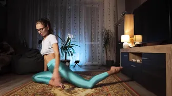 Yoga stretching with me in leggings #5