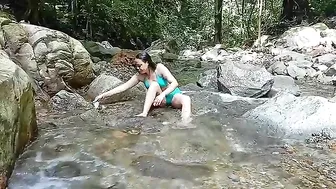 EXPLORING.!! Di tengah Hutan Ketemu Turis Cantik Girl From Holland Take a Bath in Sulawesi Waterfall #7