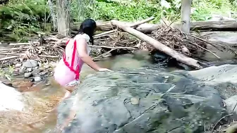 Exploring sungai bersih Super dingin di tengah hutan dekat Kampungan Di atas Pegunungan udara Sejuk #9